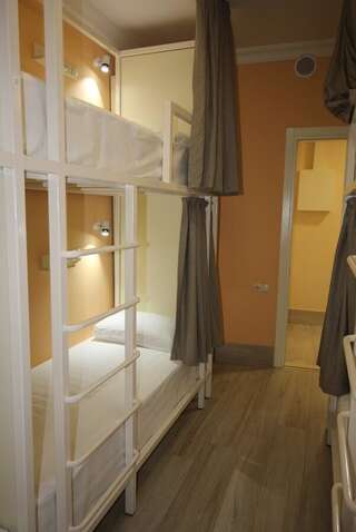 Хостелы Hostel Jeal Батуми Спальное место на двухъярусной кровати в общем номере для женщин-3